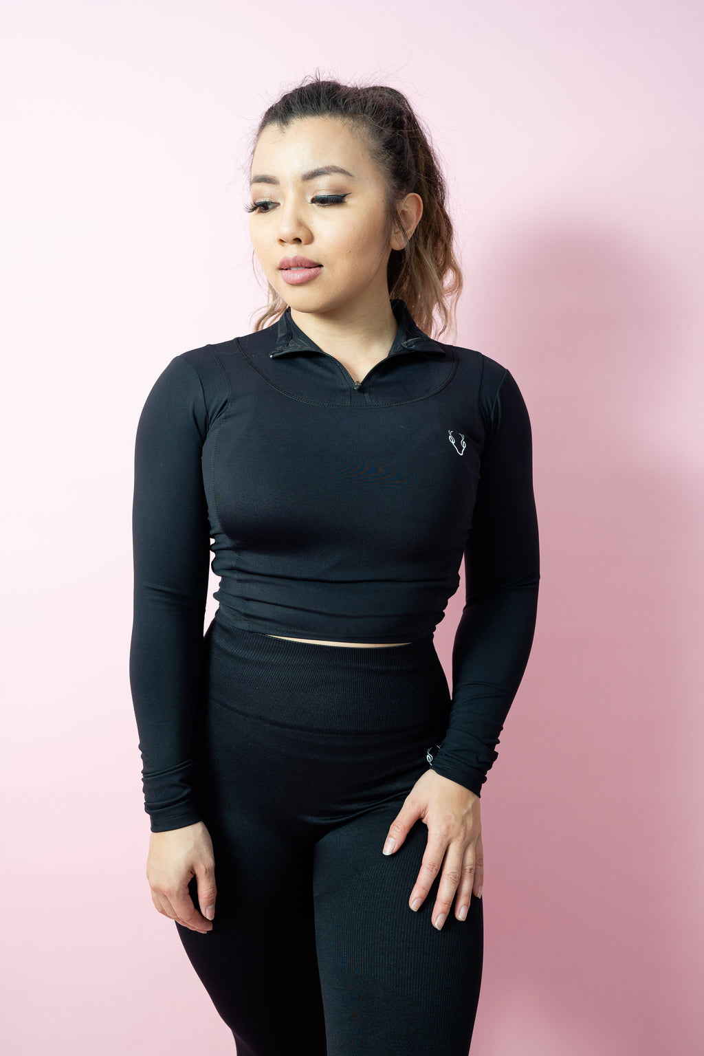Cropped 1/4 Zip Compression Pull Over - Black